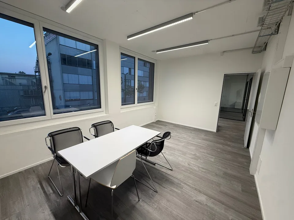 Spazio ufficio/commerciale moderno, completamente sviluppato, in posizione ottimale