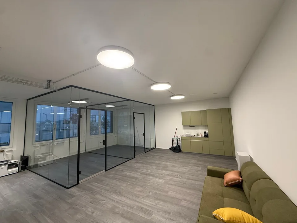 Moderne, voll ausgebaute Büro- / Gewerbefläche an Top-Lage