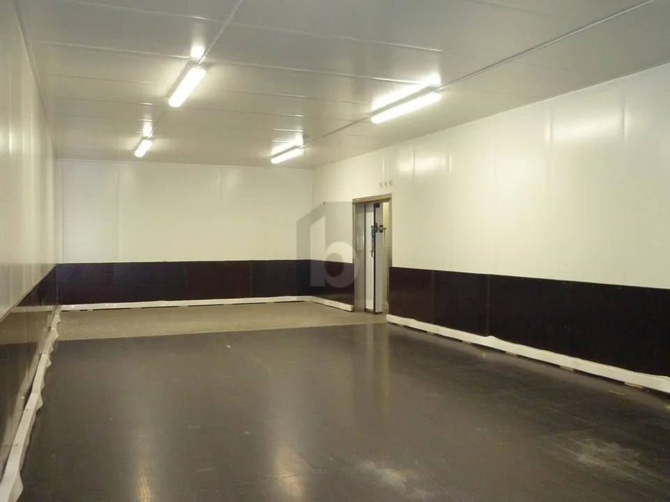 2 CAMERE FREDDE E UFFICIO VICINO YVERDON!