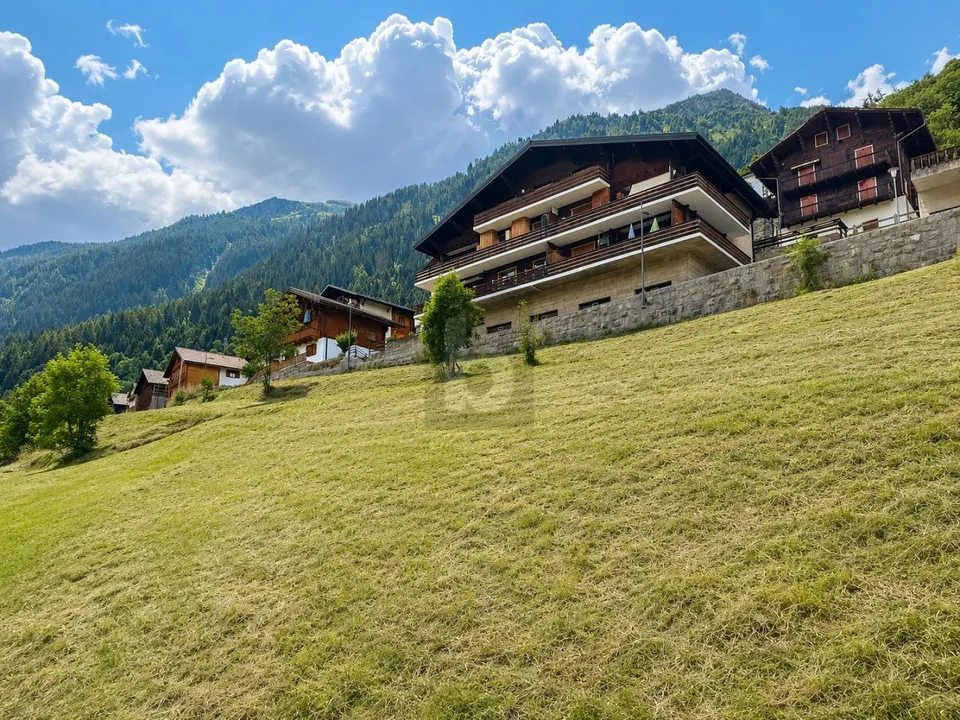 MAGNIFIQUE TERRAIN DANS UN CADRE NATUREL