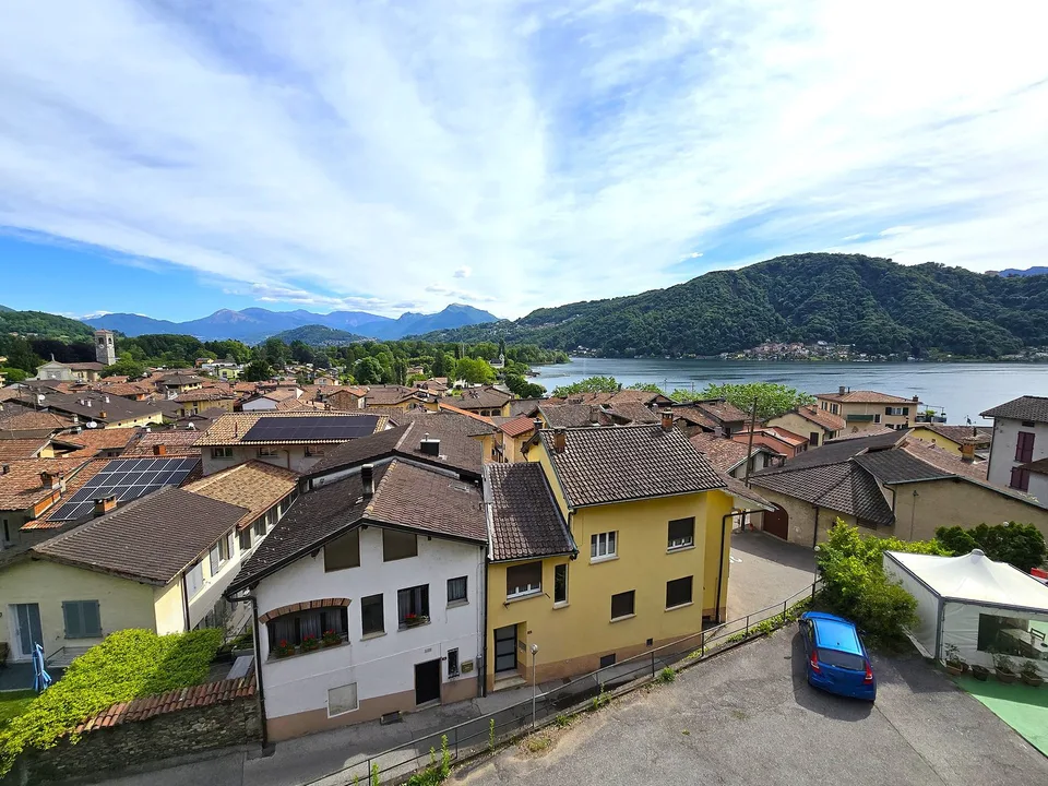 Großes Anwesen zur Renovierung mit Seeblick und Möglichkeit zur Erweiterung