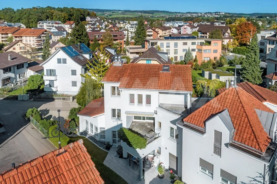 Zentral gelegene 5½-Zimmer-Maisonettewohnung mit Stil