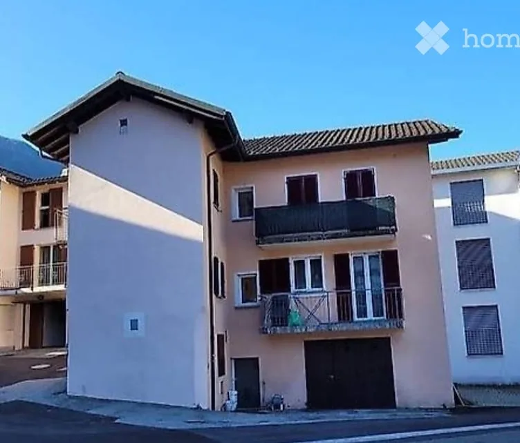 VENDESI CASA UNIFAMILIARE A Giubiasco (PREZZO TRATTABILE)