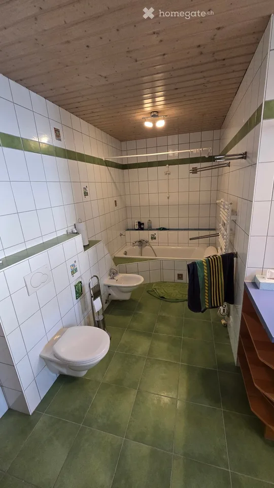 Geräumiges und ruhiges Gästezimmer