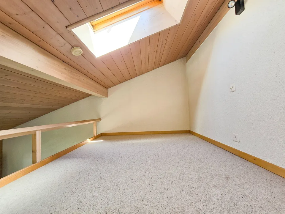 12 Room Residential House – photo 24 of 30