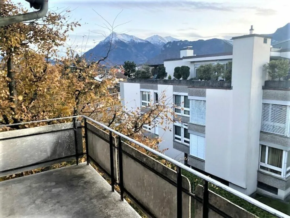 4-Zimmerwohnung - Balkon mit Blick aufs Stockhorn