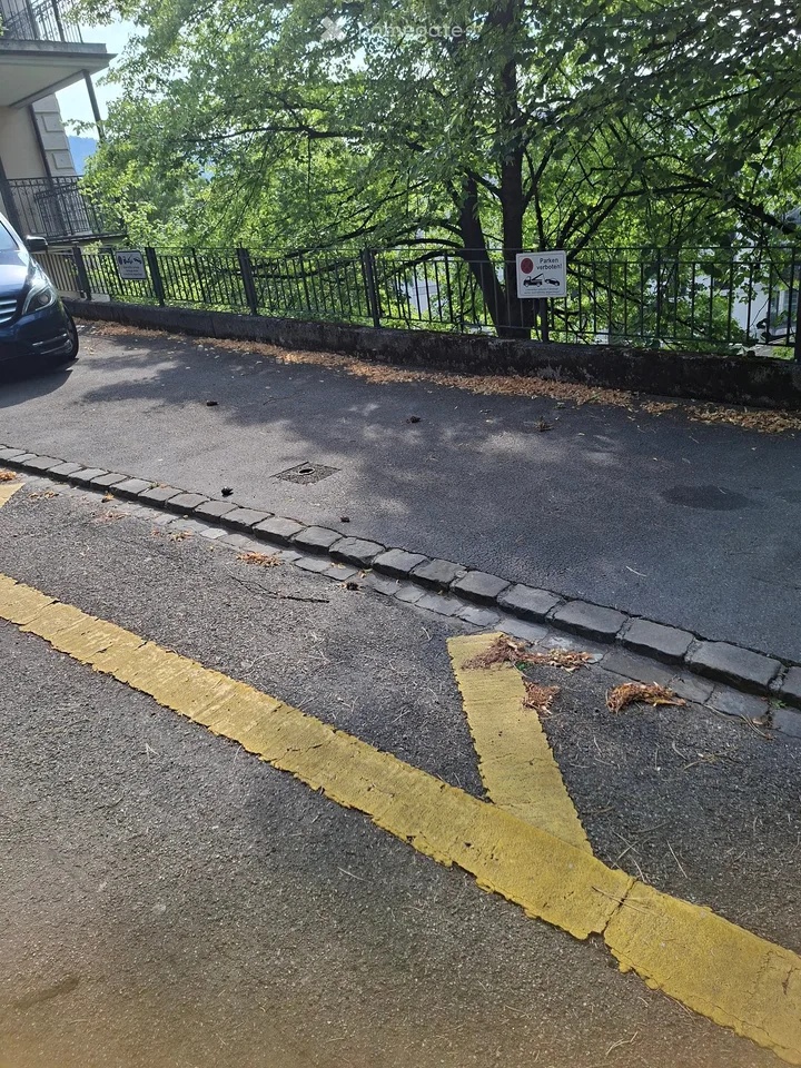 Grosser offener Parkplatz  in Zürich