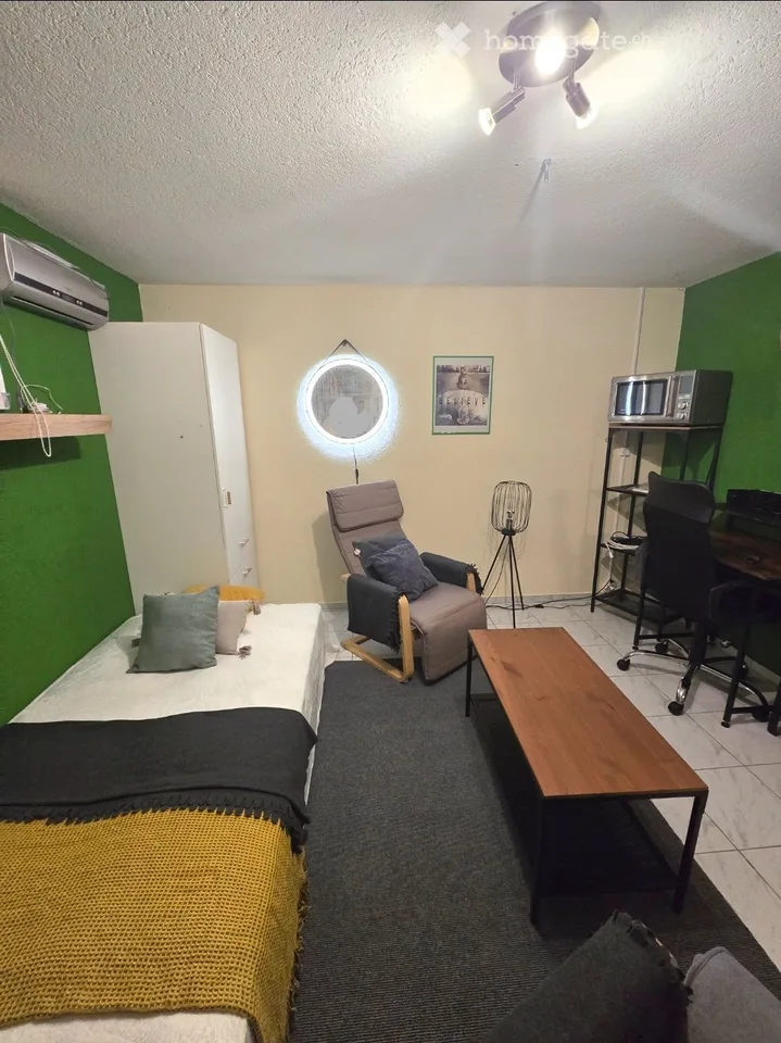 Chambre meublée 20m2 : bureau, TV à 800.- charges comprises