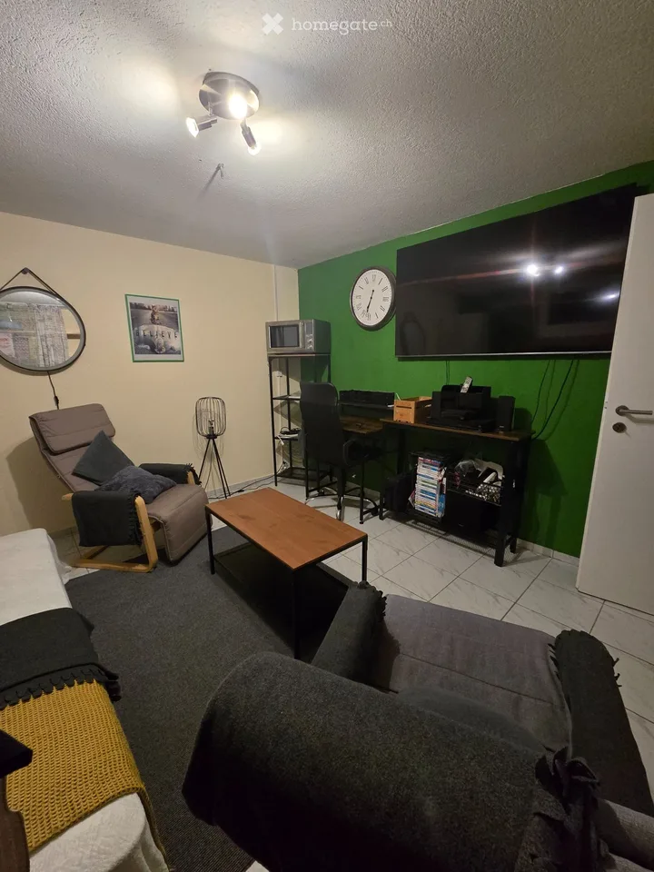 Chambre meublée 20m2 : bureau, TV à 800.- charges comprises