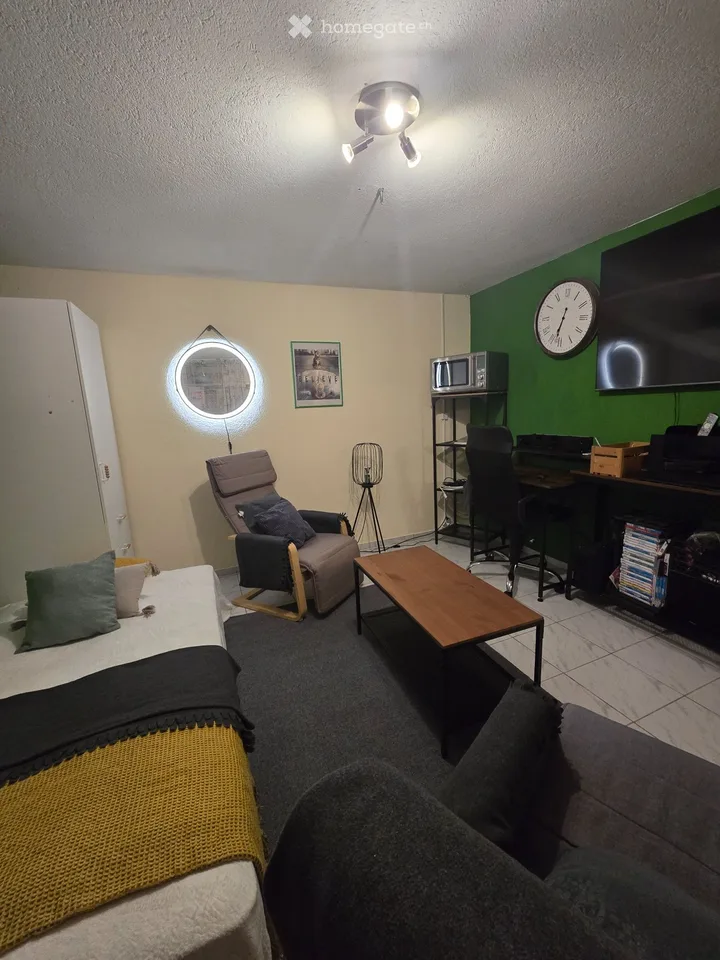 Chambre meublée 20m2 : bureau, TV à 800.- charges comprises