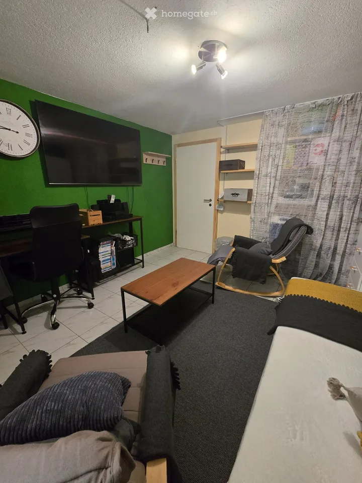 Chambre meublée 20m2 : bureau, TV à 800.- charges comprises