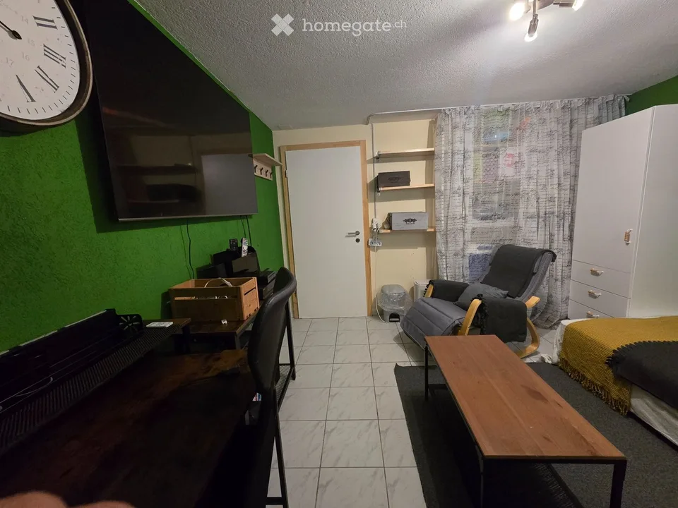 Chambre meublée 20m2 : bureau, TV à 800.- charges comprises