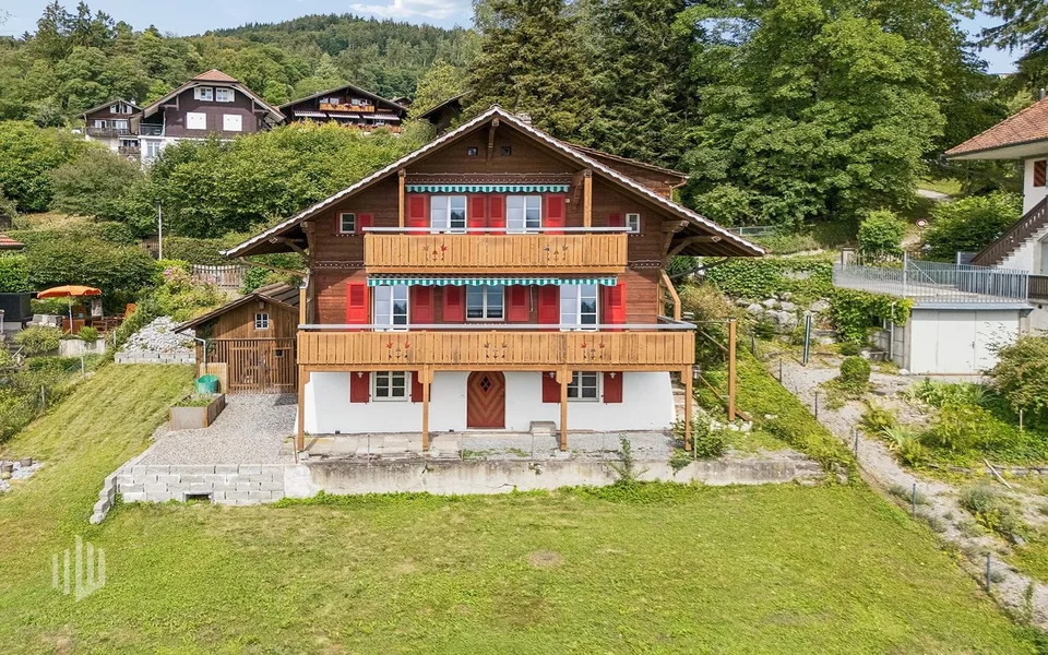 ImmoWyss -  Zweifamilienhaus an beliebter Wohnlage in Hilterfingen