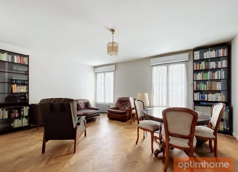 Vente en nue-propriété - Appartement de standing avec balcons cave et