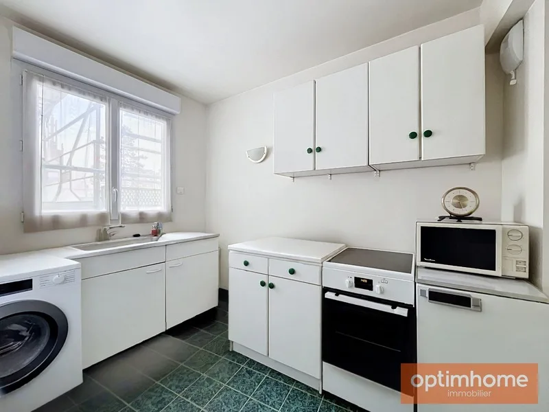 Verkauf in Bareigentum - Appartement mit hohem Standard und Balkon, Keller und