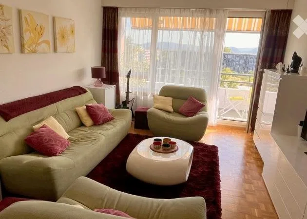 Furnished room for rent in 95 m2 apartment