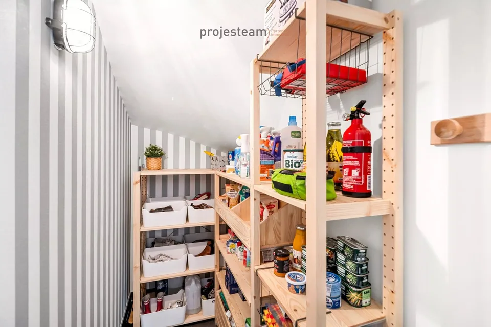 Duplex attico ristrutturato in Terre Sainte con volumi generosi – foto 9 di 13