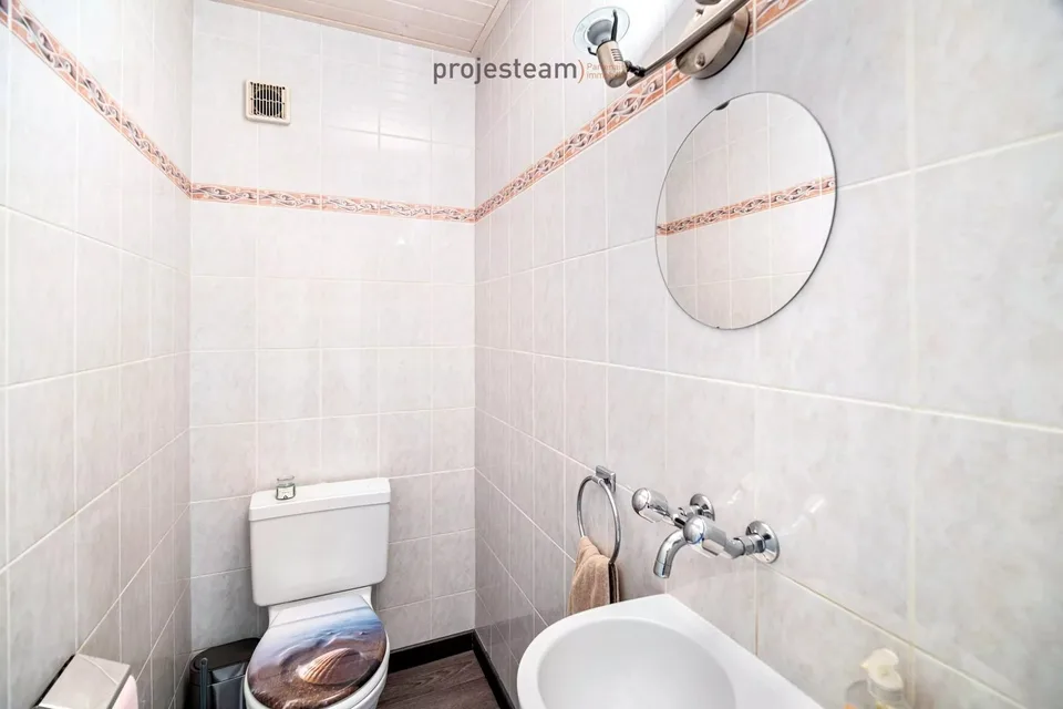 Duplex attico ristrutturato in Terre Sainte con volumi generosi – foto 10 di 13