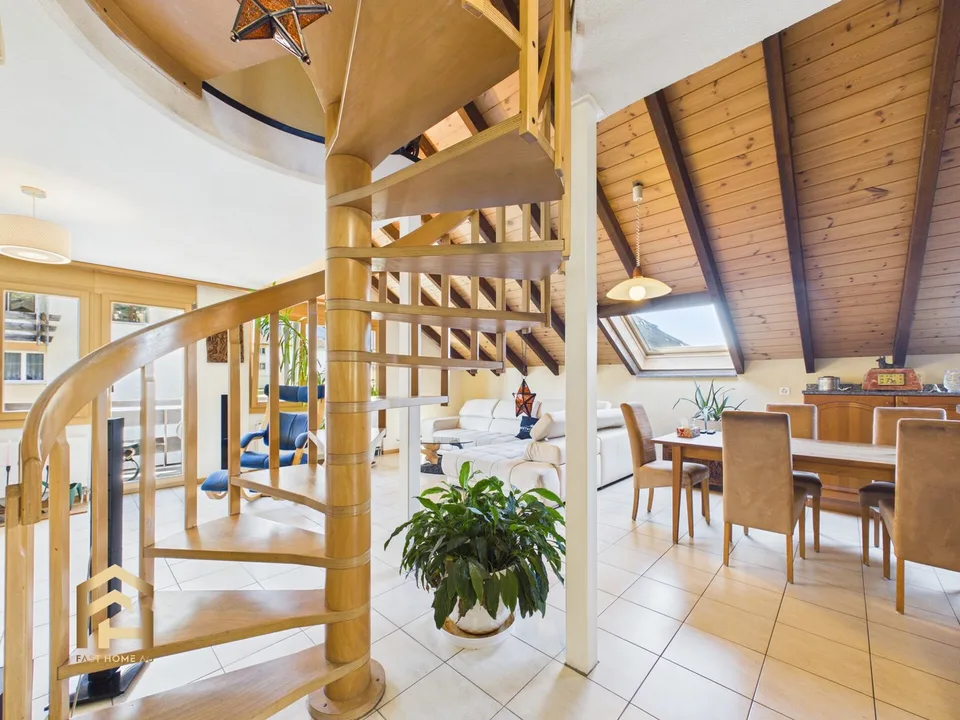 Charmante Duplex-Dachwohnung mit herrlicher Bergsicht