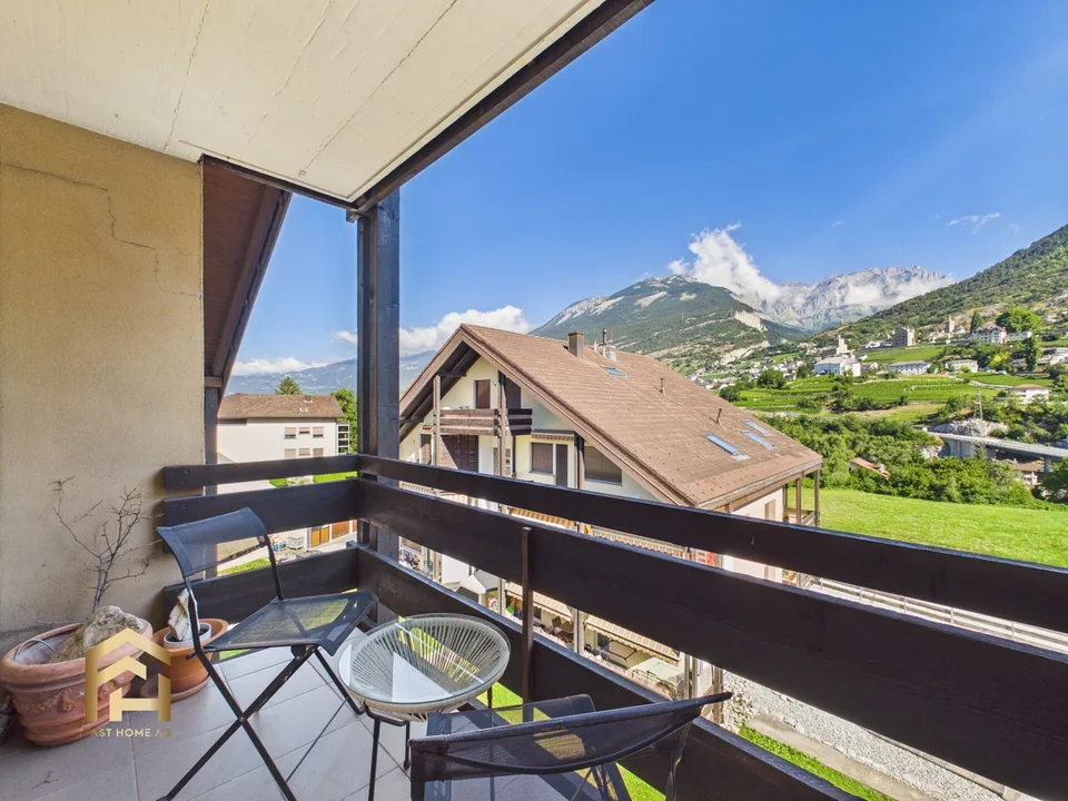 Charmante Duplex-Dachwohnung mit herrlicher Bergsicht – Foto 10 von 13