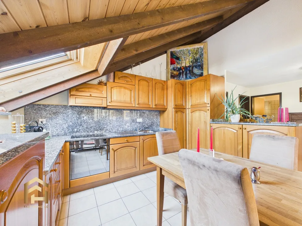 Charmante Duplex-Dachwohnung mit herrlicher Bergsicht