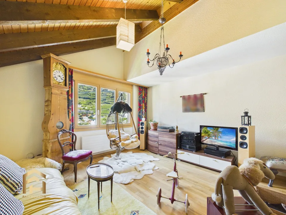Charmante Duplex-Dachwohnung mit herrlicher Bergsicht