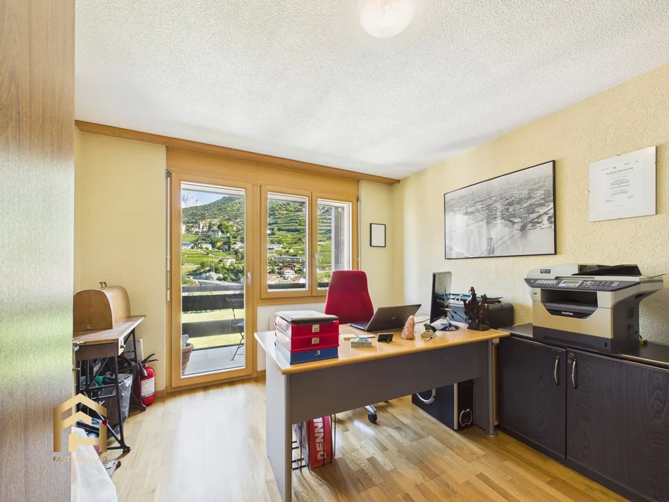 Charmante Duplex-Dachwohnung mit herrlicher Bergsicht – Foto 6 von 13