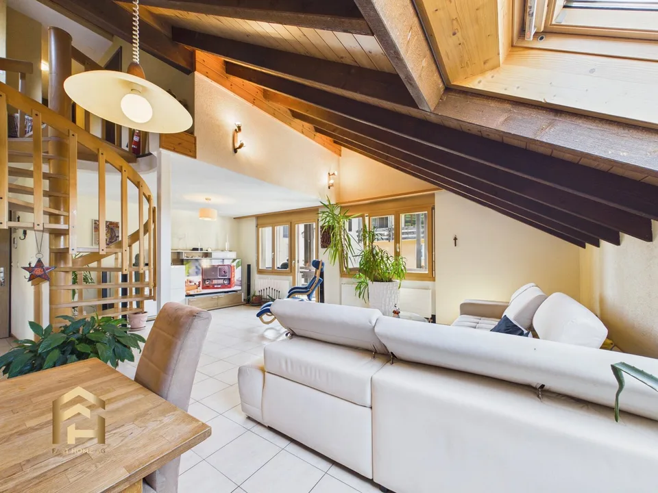 Charmante Duplex-Dachwohnung mit herrlicher Bergsicht