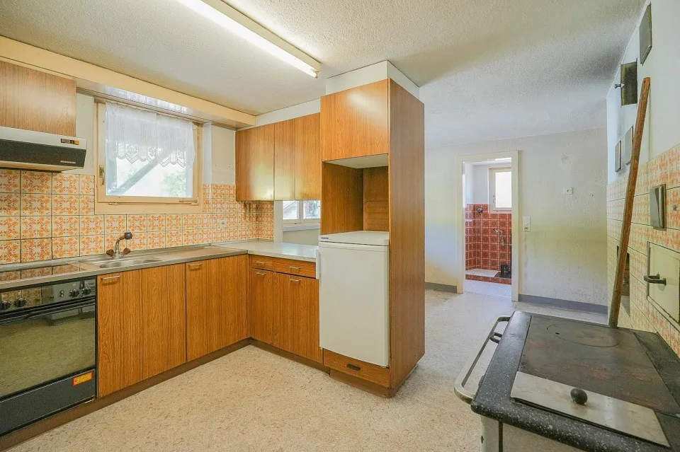Per creatori e individualisti: oggetto di ristrutturazione con circa 1900 m² di terreno