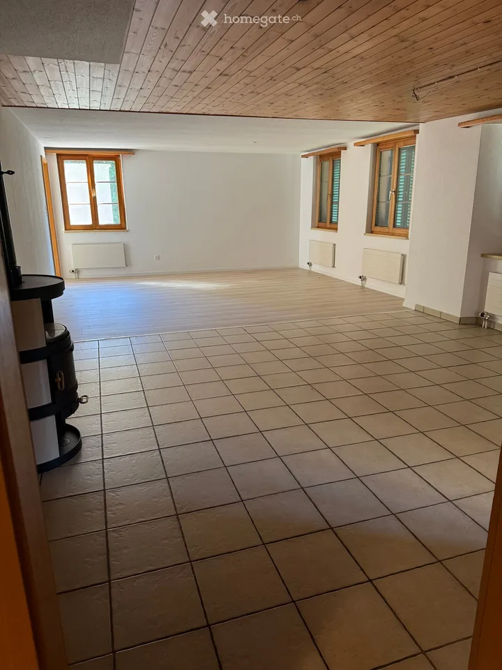 Helle 4.5-Zimmer-Wohnung mit Balkon in ruhiger Lage – Beggingen
