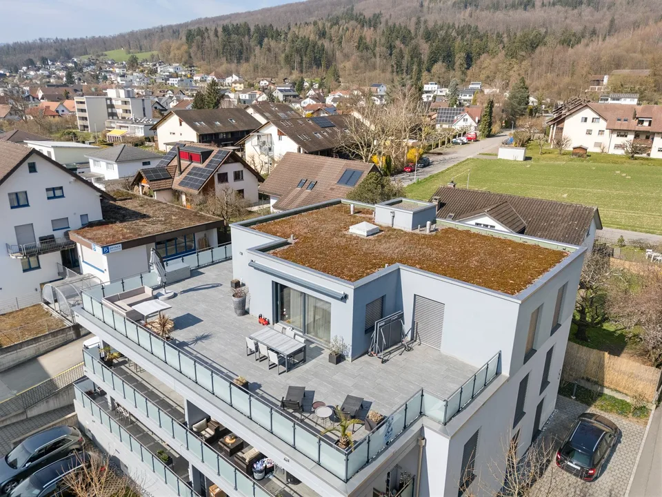 Moderne 3.5-Zimmer-Wohnung mit Terrasse und Aussicht