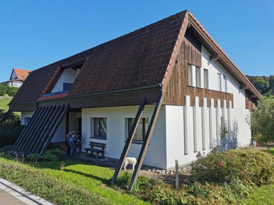 5.5-Zimmer-Doppeleinfamilienhaus mit Umschwung
