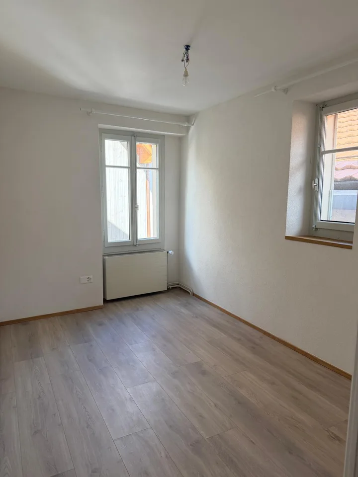 Mitten im Dorf Arare gelegenes, vollständig renoviertes Dorfhaus mit 160 m2, das moderne und funktionale Ausstattung kombiniert.