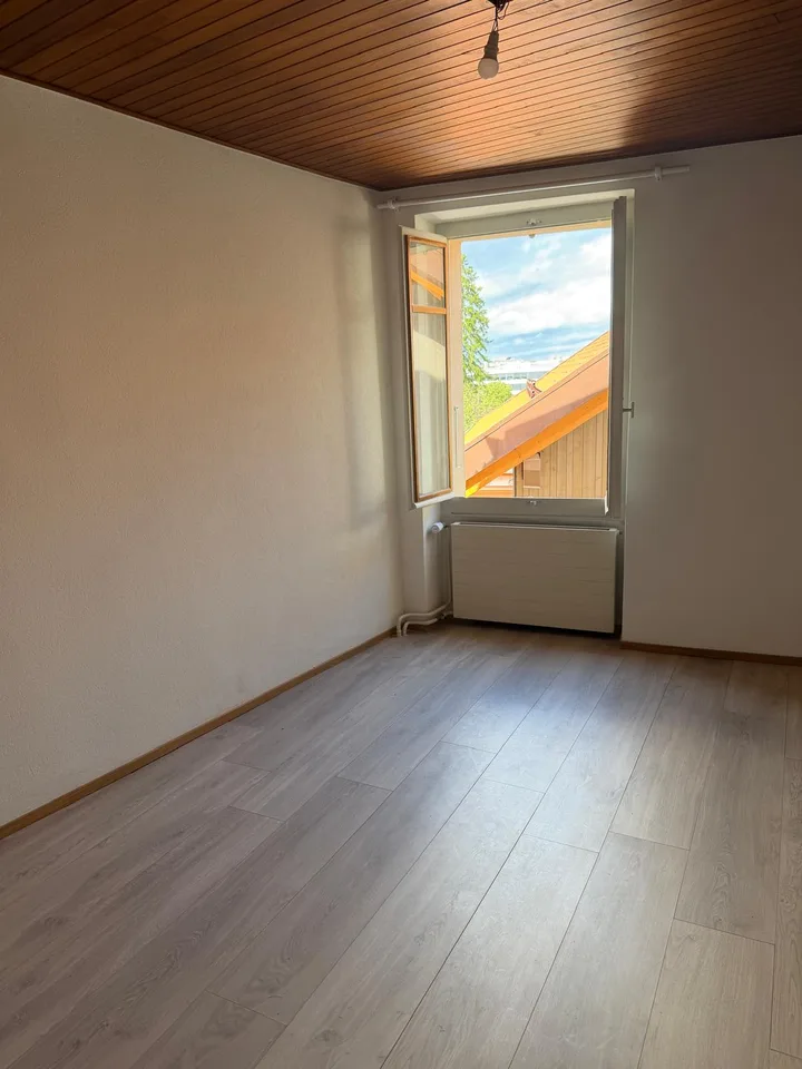 Mitten im Dorf Arare gelegenes, vollständig renoviertes Dorfhaus mit 160 m2, das moderne und funktionale Ausstattung kombiniert.