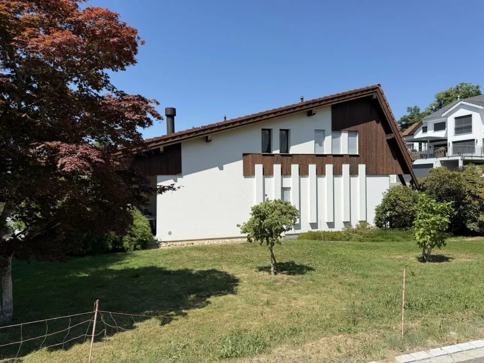 5.5-Zimmer-Doppeleinfamilienhaus mit Umschwung