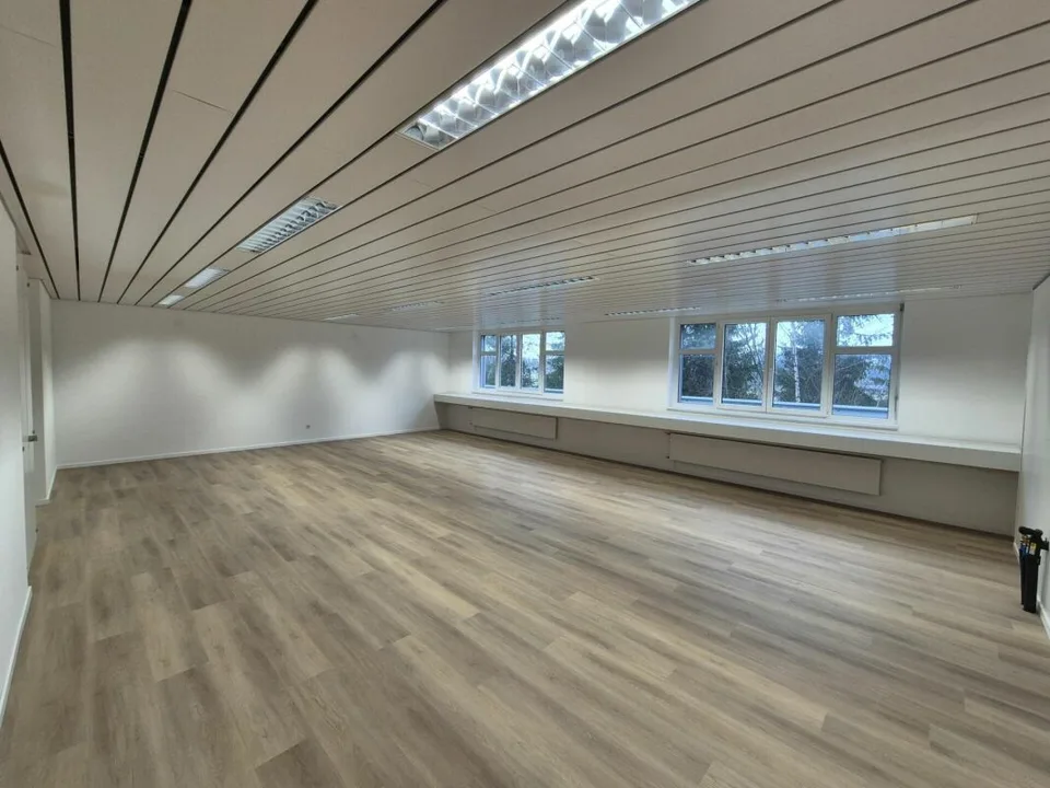 Bureaux et Atelier sur Terrain Industriel
