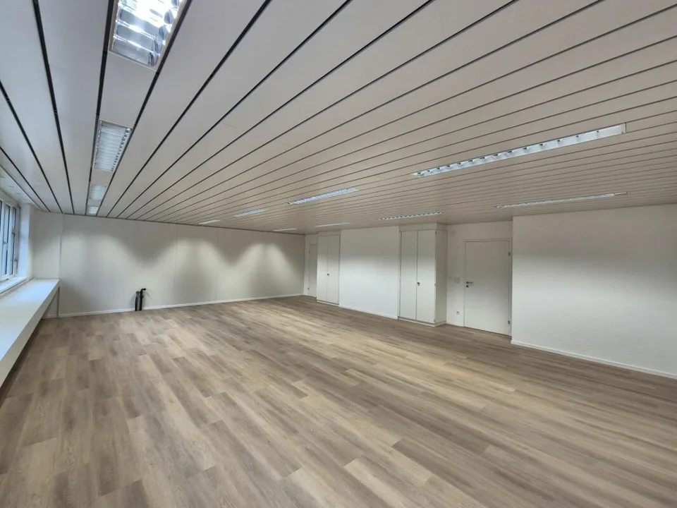 Bureaux et Atelier sur Terrain Industriel