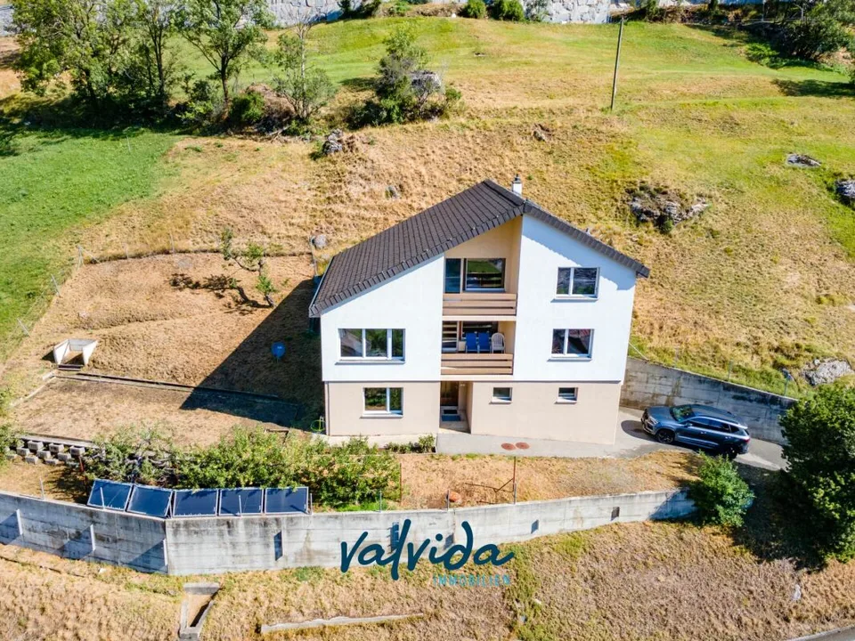 Sonnige Wohnlage mit spektakulärer Aussicht - Einfamilienhaus in Hohtenn
