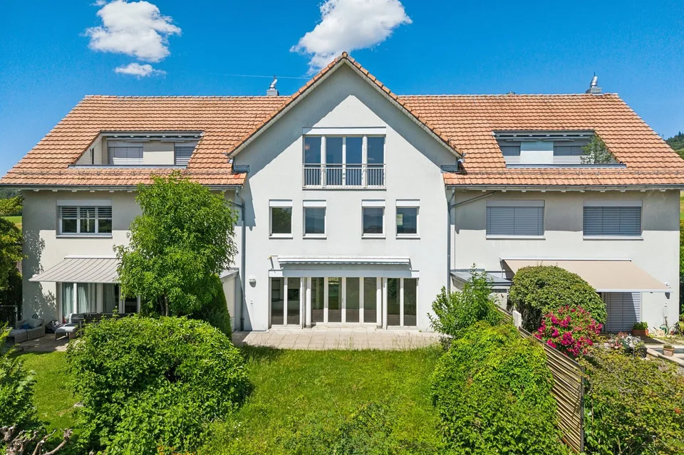 Grosszügiges Reihenmittelhaus an erhöhter Wohnlage mit Weitsicht