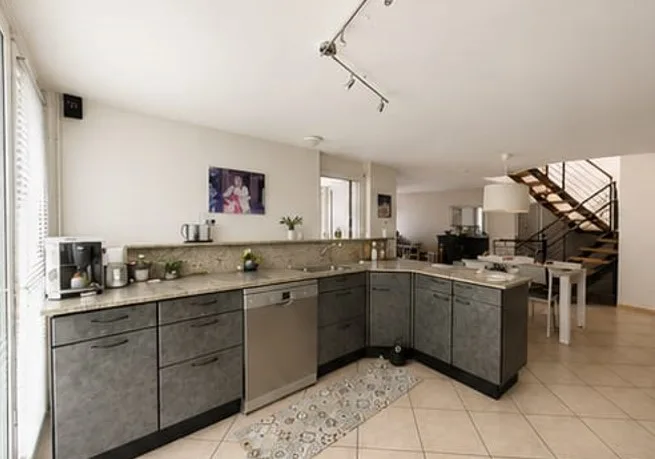 Spacious and bright semi-detached triplex house in La Chaux-de-Fonds