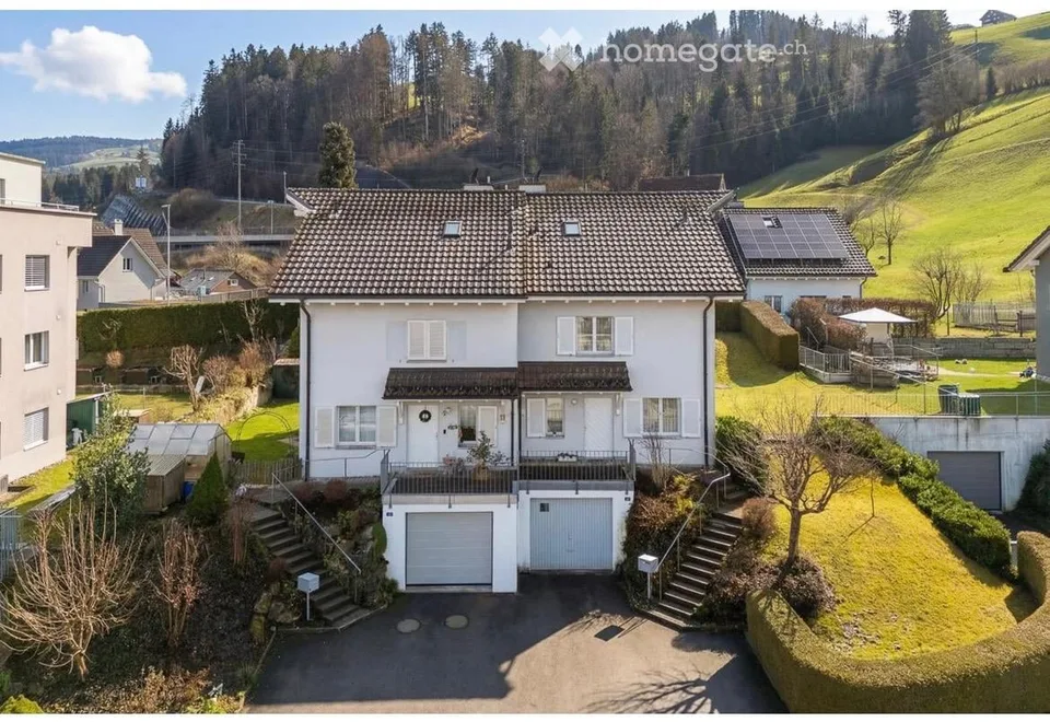 Maison unifamiliale de 5,5 pièces avec grenier aménagé et 2 places de parking couvertes à Wattwil
