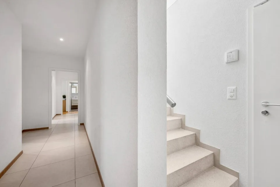 Dachgeschoß-Duplex mit contemporary Ausrichtung und Seeblick – Foto 6 von 13
