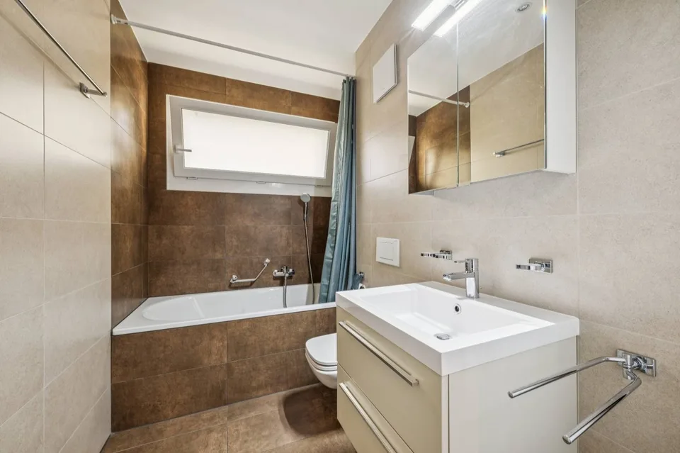 Dachgeschoß-Duplex mit contemporary Ausrichtung und Seeblick – Foto 11 von 13