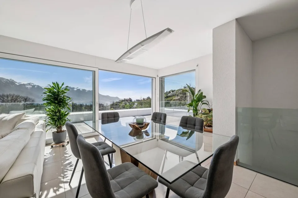 Duplex en attique contemporain avec vue sur le lac