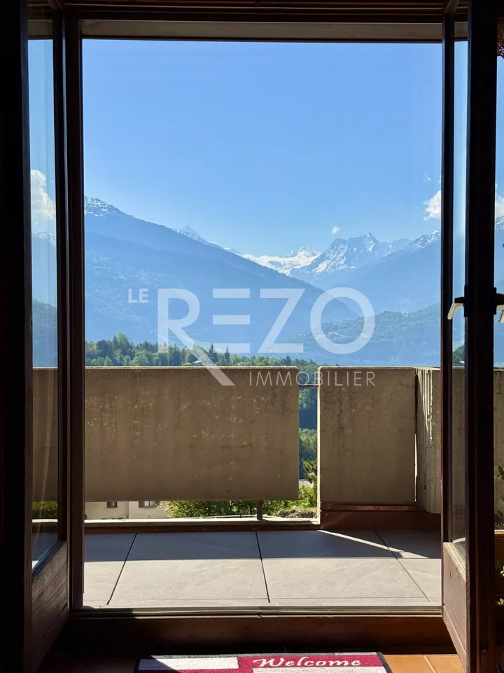 Geräumiges Dachgeschoss mit 6,5 Zimmern, Terrasse und Panoramablick - Savièse, VS