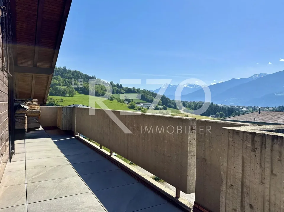 Geräumiges Dachgeschoss mit 6,5 Zimmern, Terrasse und Panoramablick - Savièse, VS