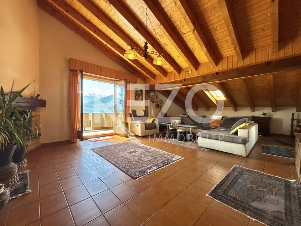 Geräumiges Dachgeschoss mit 6,5 Zimmern, Terrasse und Panoramablick - Savièse, VS