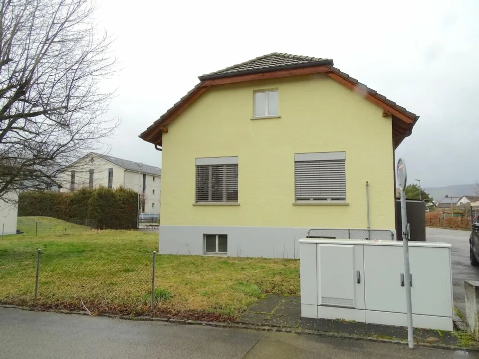 ARI-212 - Immeuble mixte de 250 m2 sur une parcelle de 723 m2 à Bassecourt