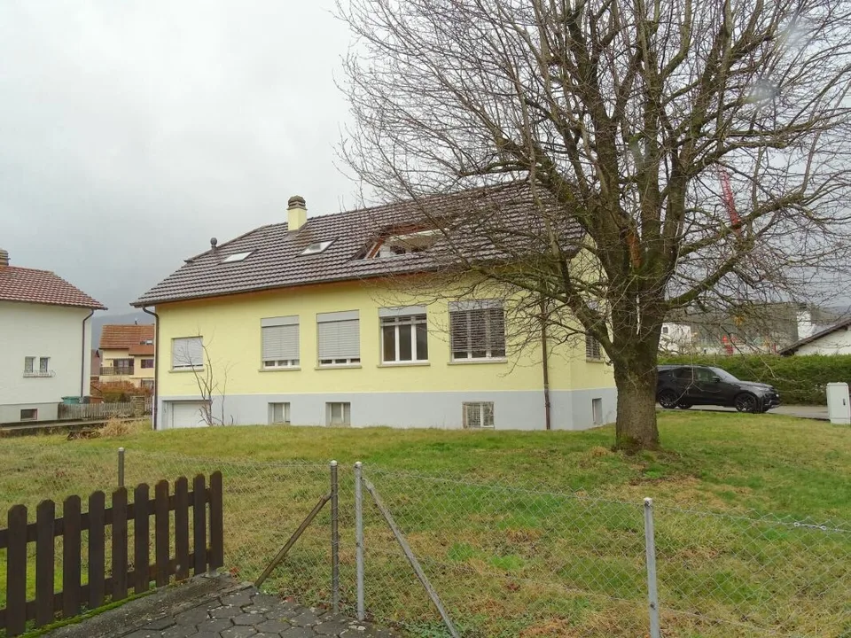 ARI-212 - Immeuble mixte de 250 m2 sur une parcelle de 723 m2 à Bassecourt