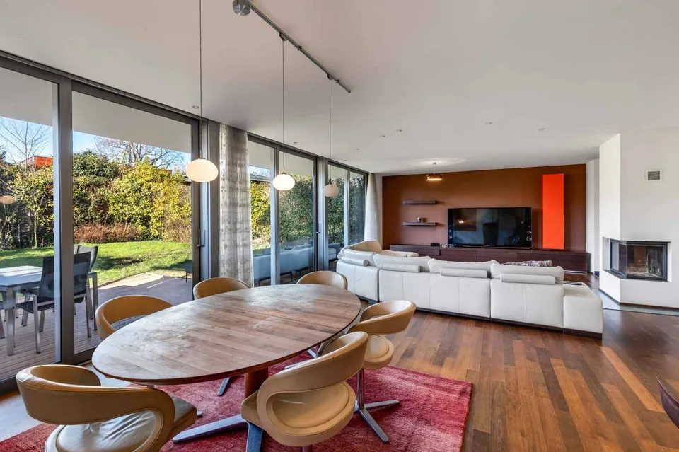 Magnifica villa a schiera situata in un quartiere residenziale calmo e sicuro!